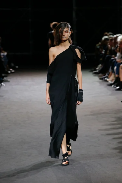 Look 10